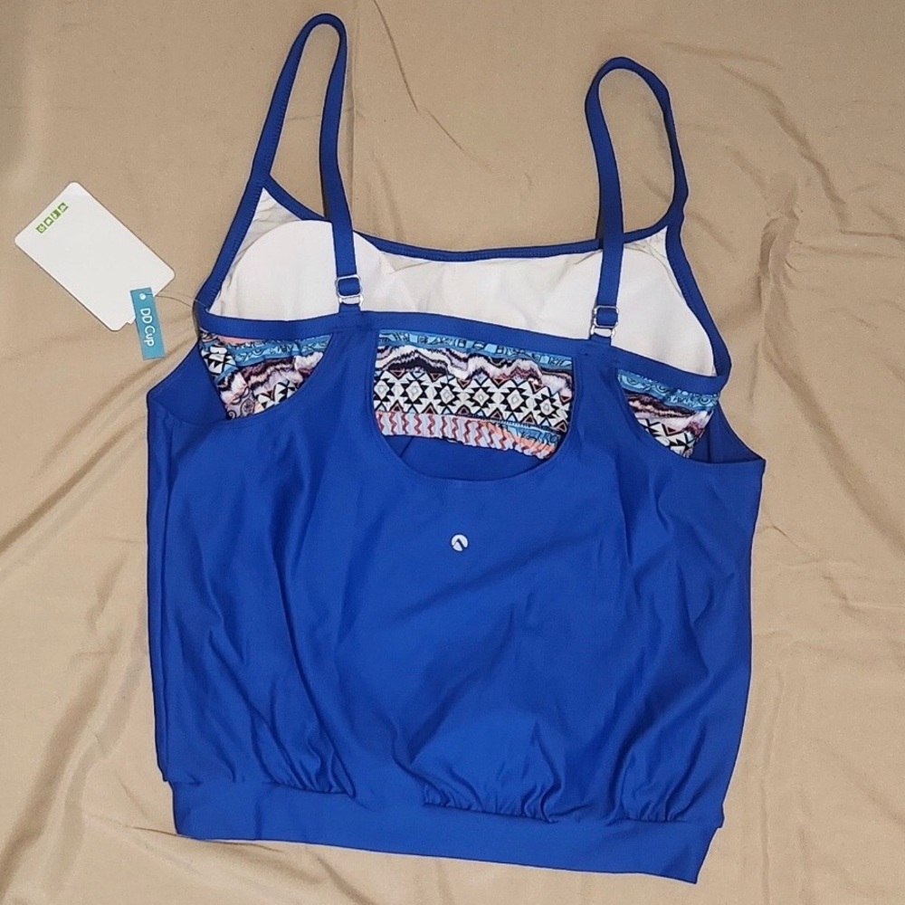 NWT Swimsuit Top - Size 32DD